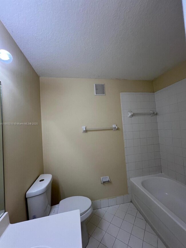 Building Photo - 1260 SE 31st Ct