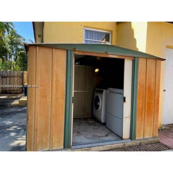 Building Photo - 2341 SW 34th Ave