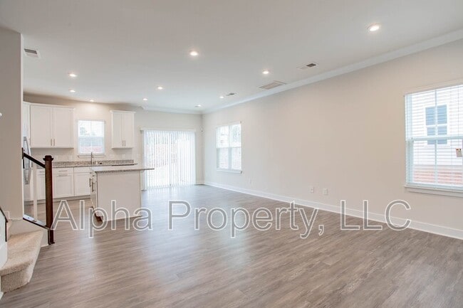 Building Photo - 215 Clearwood Dr