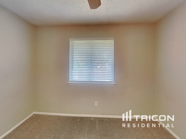 Building Photo - 304 Shelmar Dr