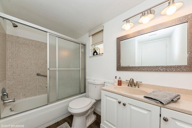 Building Photo - 2581 Garden Dr S