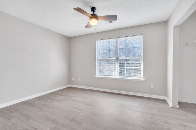 Building Photo - 2 Bedroom, 1.5 Bathroom Townhome – Granite Counters & Open Floor Plan $1400/mo rent