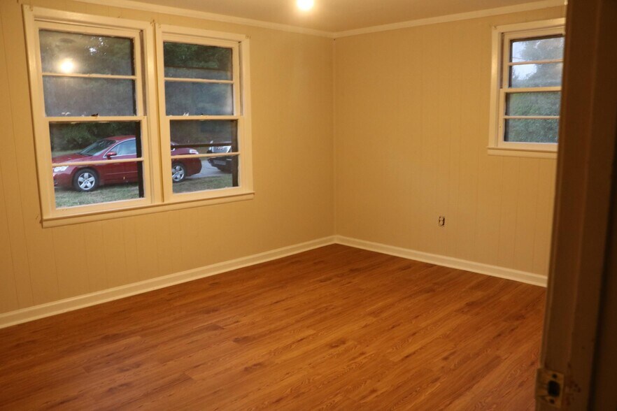 Building Photo - 1001 Moreland Dr