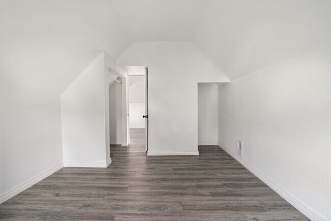 Building Photo - Unbeatable 4 Bedroom home in Greensburg available July 1!