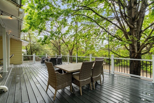 Building Photo - 802 N Poplar St