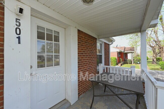 Building Photo - 501 Small St