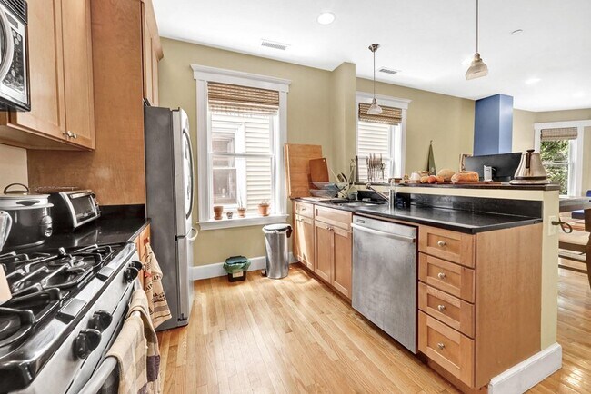 Building Photo - 283 Western Ave