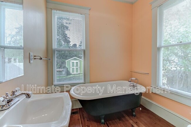 Building Photo - 2101 Creecy Ave