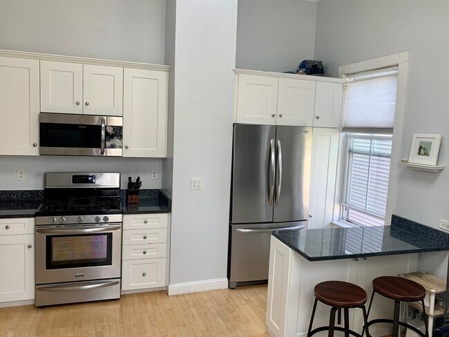 Building Photo - 371 Cardinal Medeiros Ave