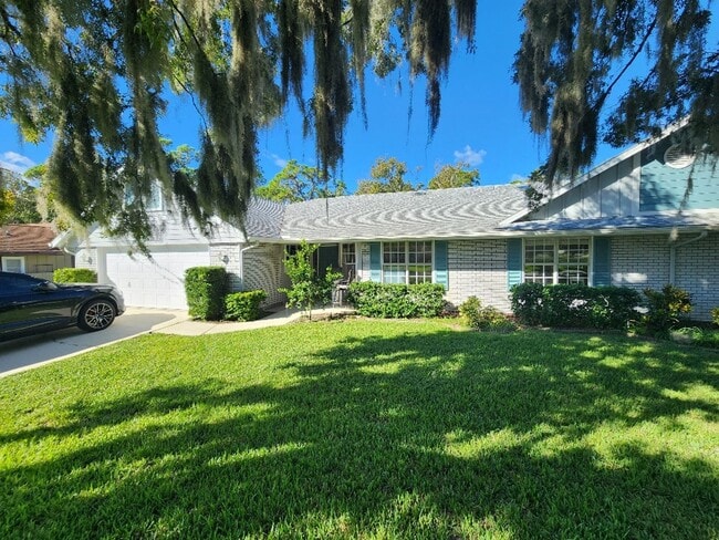 Building Photo - Gorgeous Hidden Lakes 3/2/2 Home