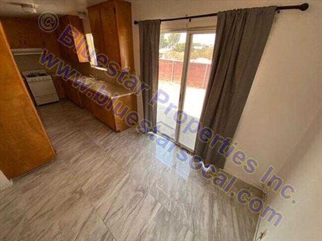 Building Photo - 18511-15Symeron