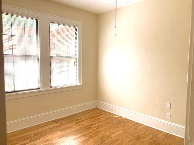 Building Photo - Felder 6 Unit