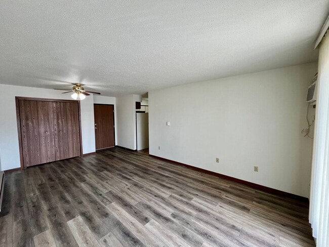 Interior Photo - 806 S State Street