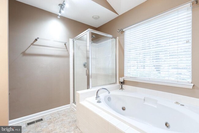 Building Photo - 10820 Sherwood Hill Rd