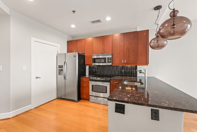 Building Photo - 25th Floor Condo in the heart of Uptown!!