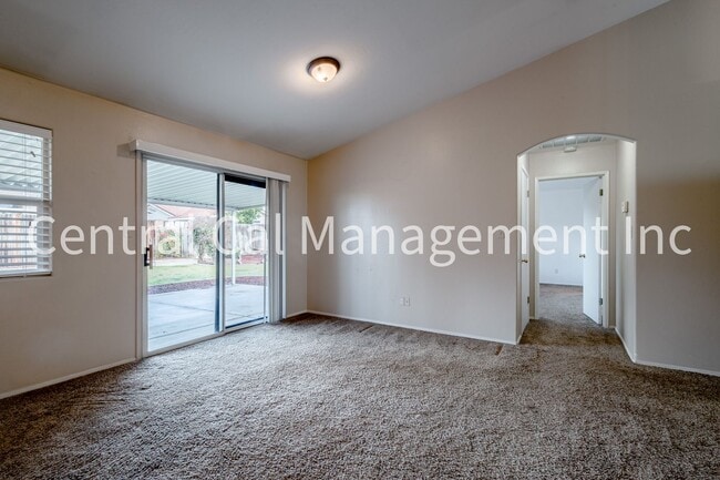 Building Photo - 3 Bedroom/2 Bath Home in Desired Riverlakes Community - $2395 per month!