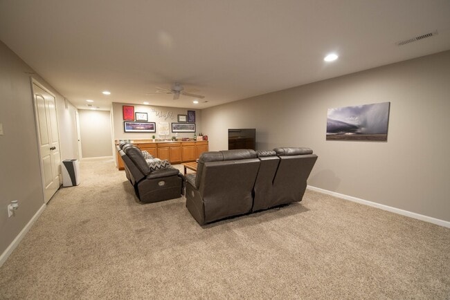 Building Photo - 5 Bedroom, 3 Bathroom house with completed...