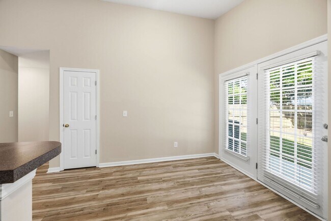 Building Photo - Comfortable 3BR Ranch with 2-Car Garage in Northwoods Pointe