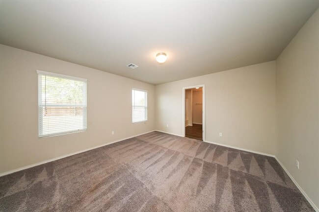 Building Photo - 2204 Dillards Dr