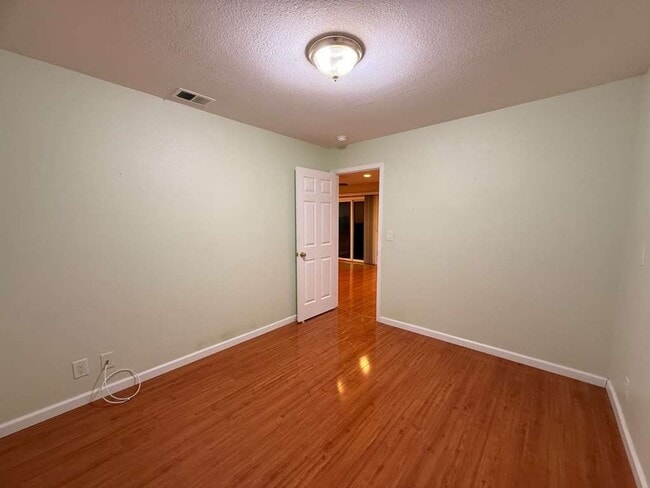 Building Photo - Bright & Spacious 3 Bedroom, 2 Bath Home in Fremont — Solar Included!