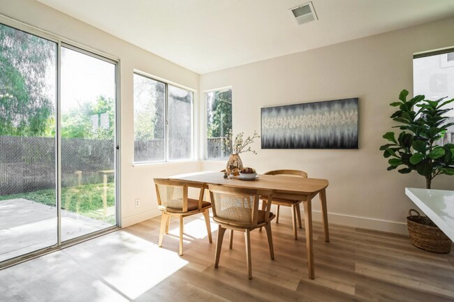 Building Photo - Stunning 3 Bed, 2.5 Bath in Antioch