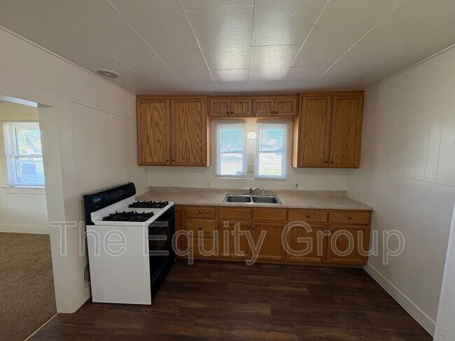 Building Photo - 457 N F St