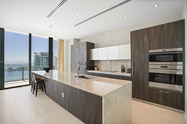 Building Photo - 650 NE 32nd St