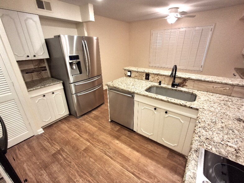 Building Photo - 102 Ruelle