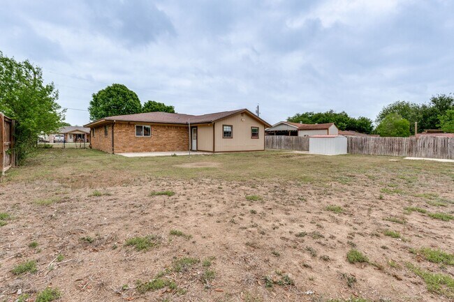 Building Photo - BEAUTIFUL 3-BEDROOM HOME IN LAKEWOOD SHADOW, NEW BRAUNFELS