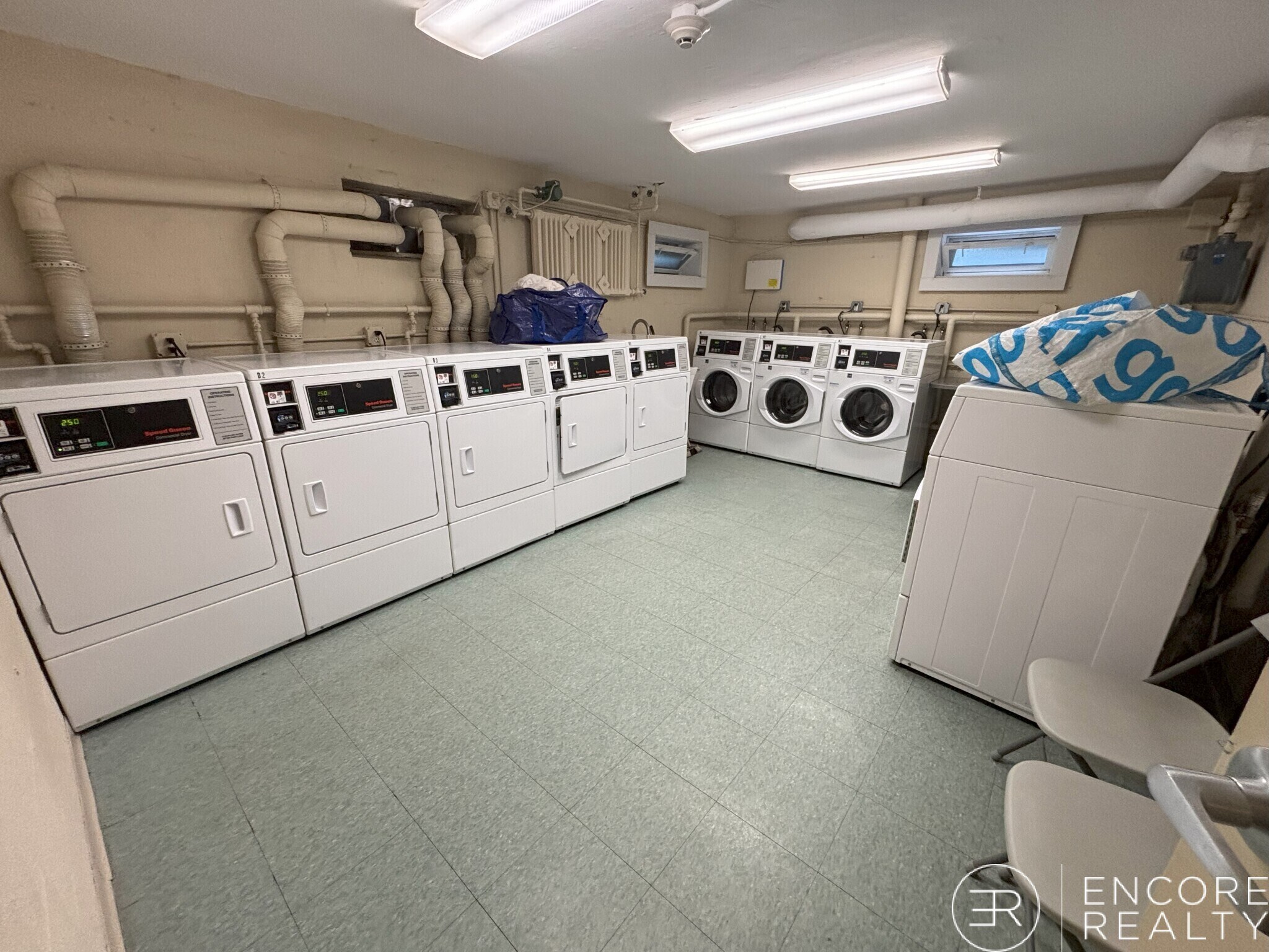 Building Photo - 72 Saint Paul St