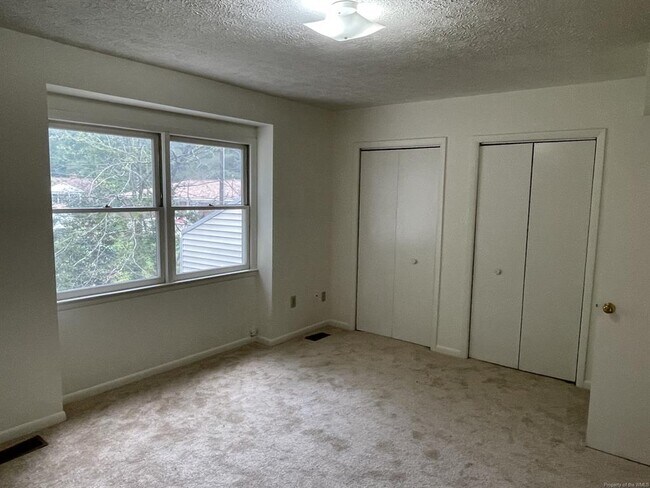 Building Photo - 158 Albemarle Dr