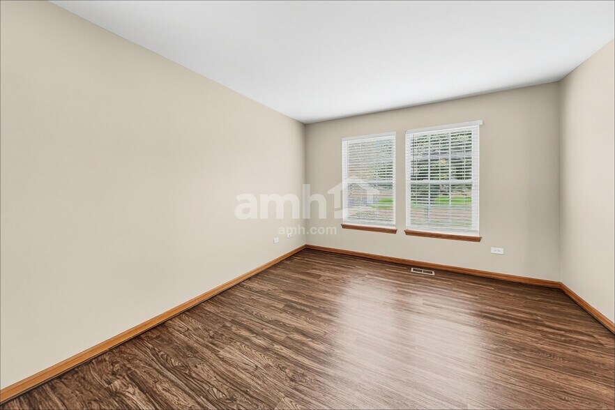 Building Photo - 3229 Kenilworth Ln