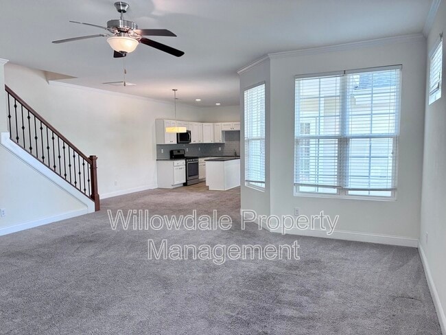 Building Photo - 100 Spring Pine Ln