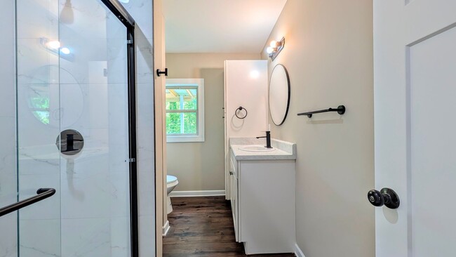 Building Photo - Newly Renovated | Upstairs Duplex | Minute...