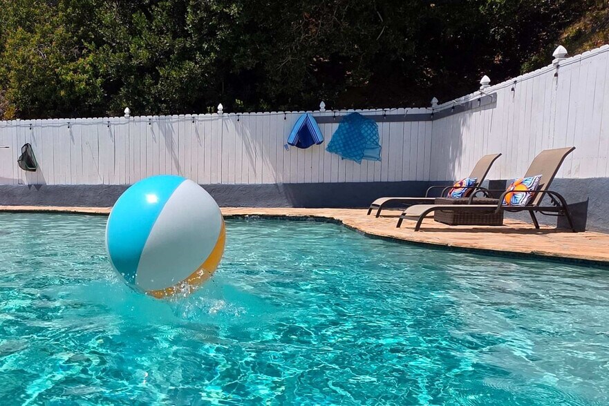 Building Photo - 4880 Kane St