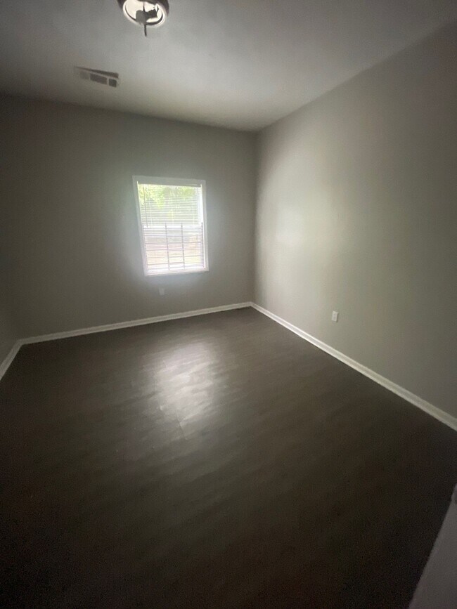 Building Photo - 137 Sivley Ave