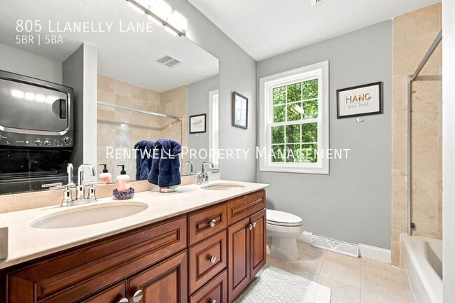 Building Photo - 805 Llanelly Ln