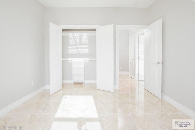 Building Photo - 1434 White Oak Dr