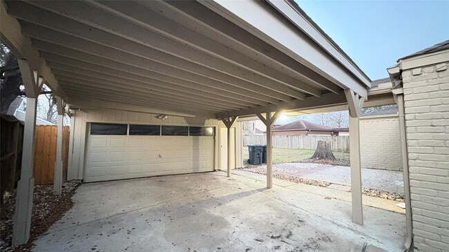 Building Photo - 13914 Oakwood Ln