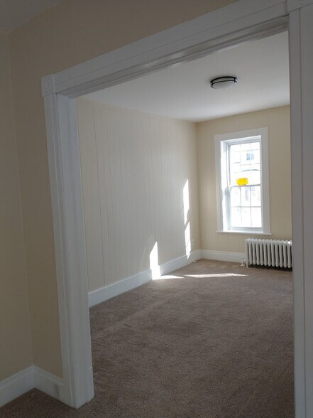 Building Photo - 9 James St