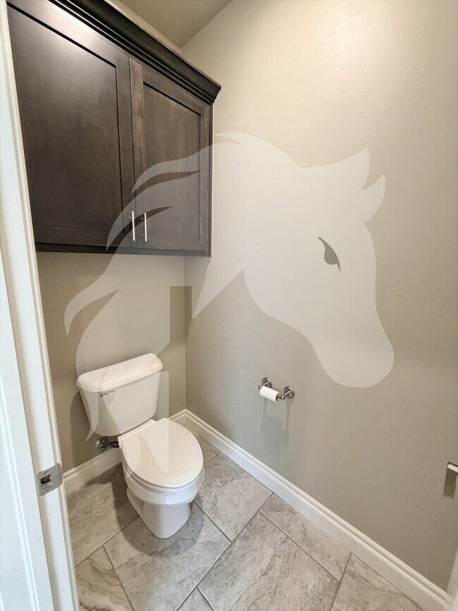 Building Photo - "Stunning 4-Bed Gem with Granite Touch & C...