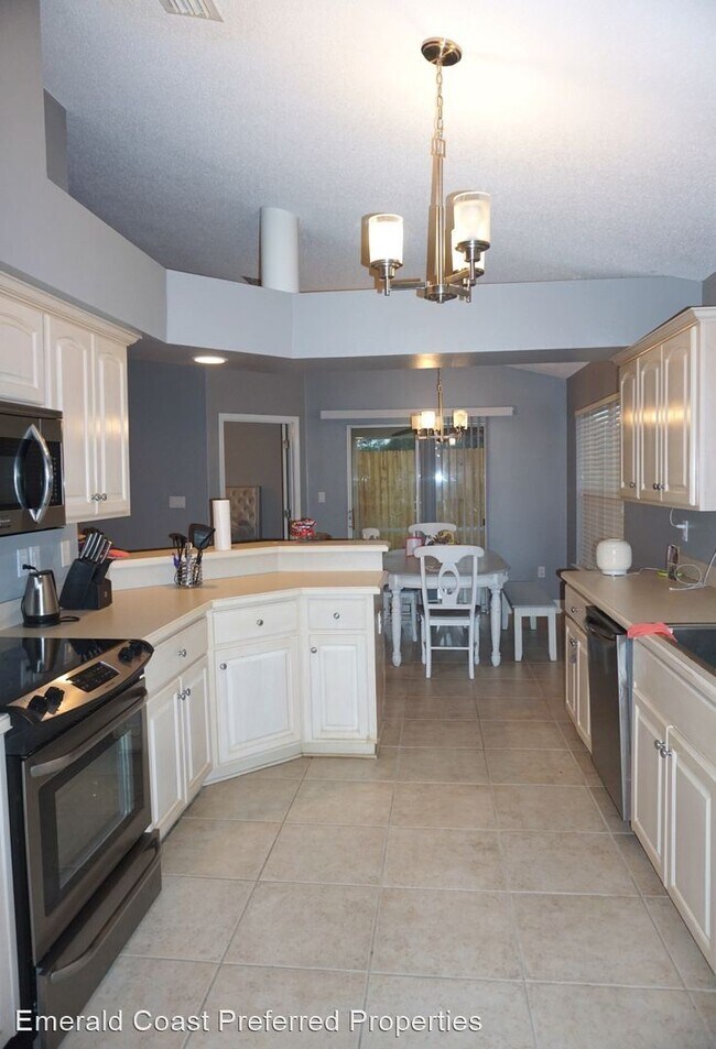 Building Photo - 3 br, 2 bath House - 2039 Fountainview Dr.