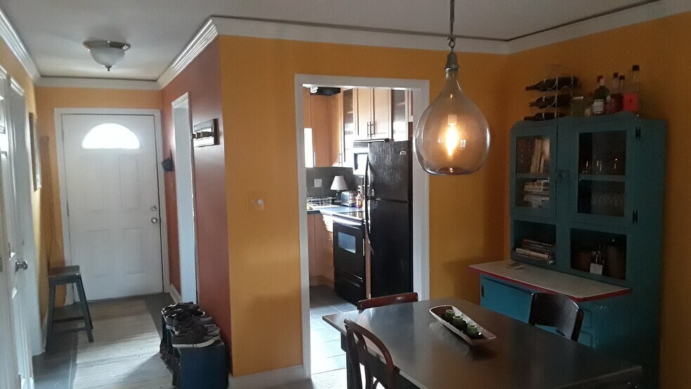 Building Photo - 1055 Baxter St