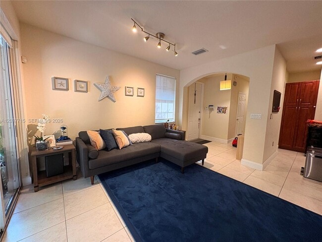 Building Photo - 280 Las Brisas Cir