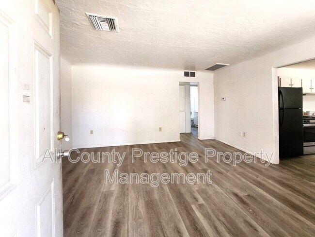 Building Photo - 1915 E Osborn Rd