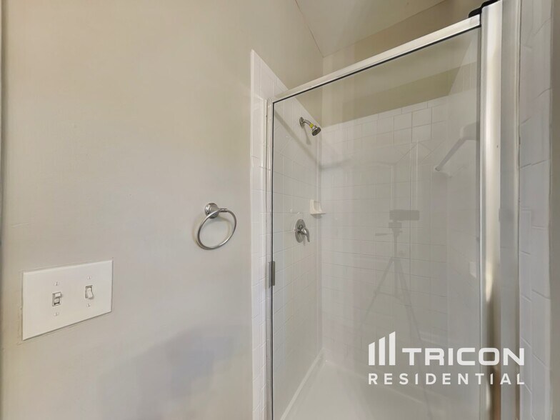 Building Photo - 257 Winding Waters Ct