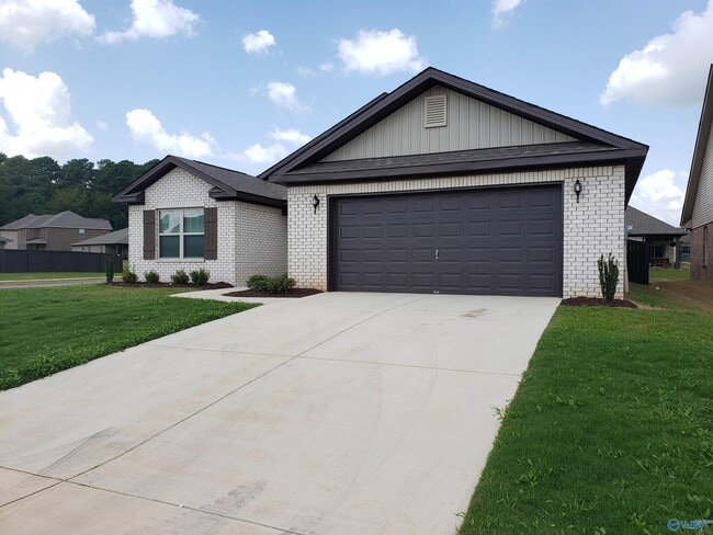 Primary Photo - 217 Hydra Cir