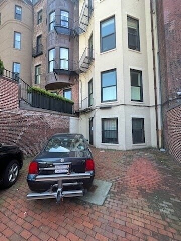 Building Photo - 186 Beacon St
