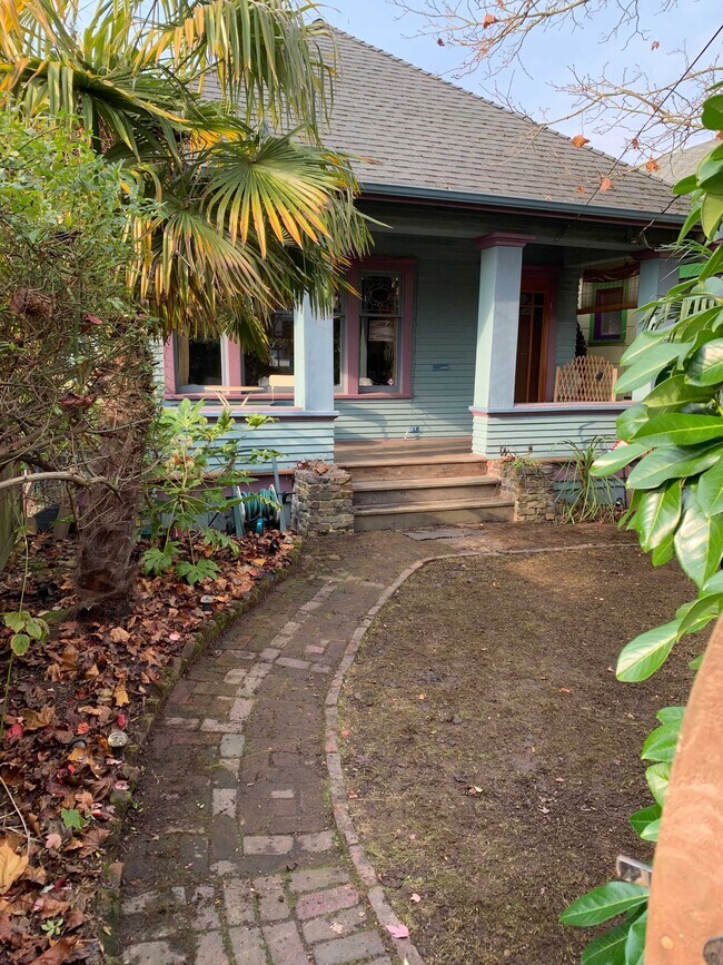 Primary Photo - 6547 Greenwood Ave N