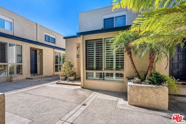 Building Photo - 7301 Vista Del Mar